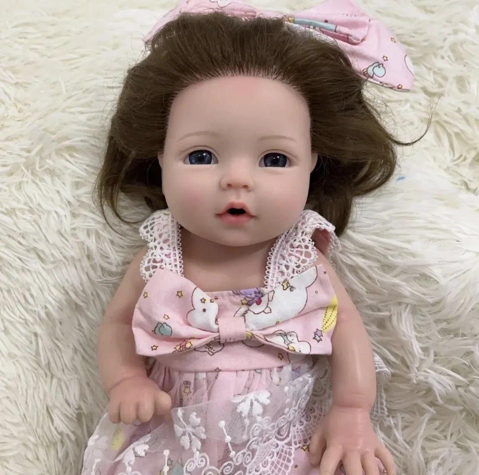 LiveLike Reborn Baby Doll 35 cm celé telo Solid Silikone Veľmi mäkké dievča Realistické umenie Bebe narodeninové darčeky môžu piť vodu moč
