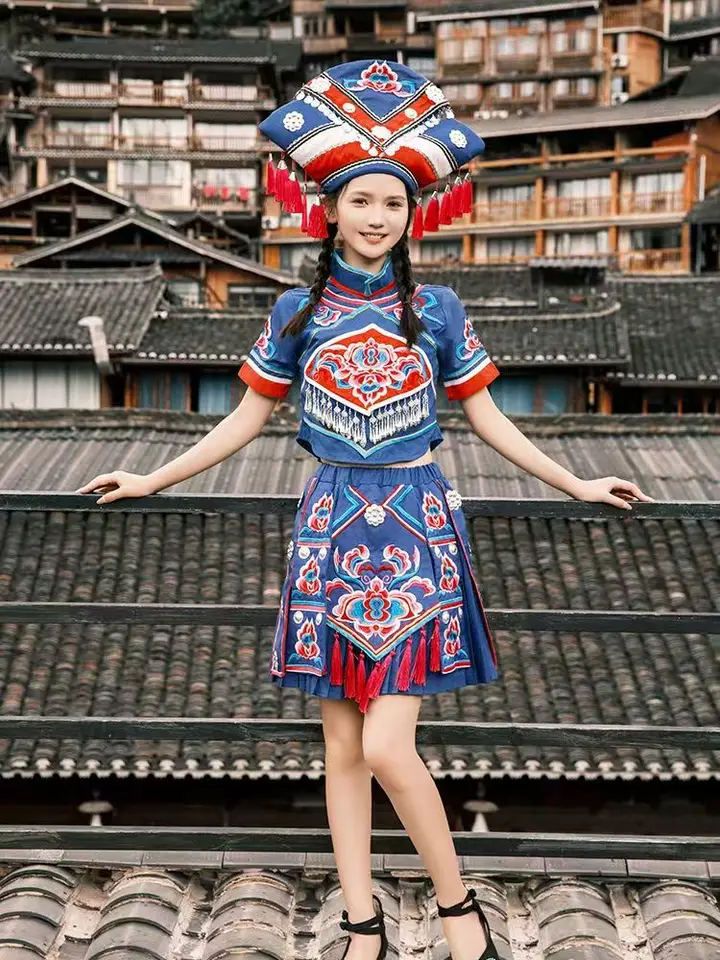 Lunastar Hmong kostým Dámske strieborné oblečenie Miao Ručne vyrábané etnické vyšívacie kvetinové odevy