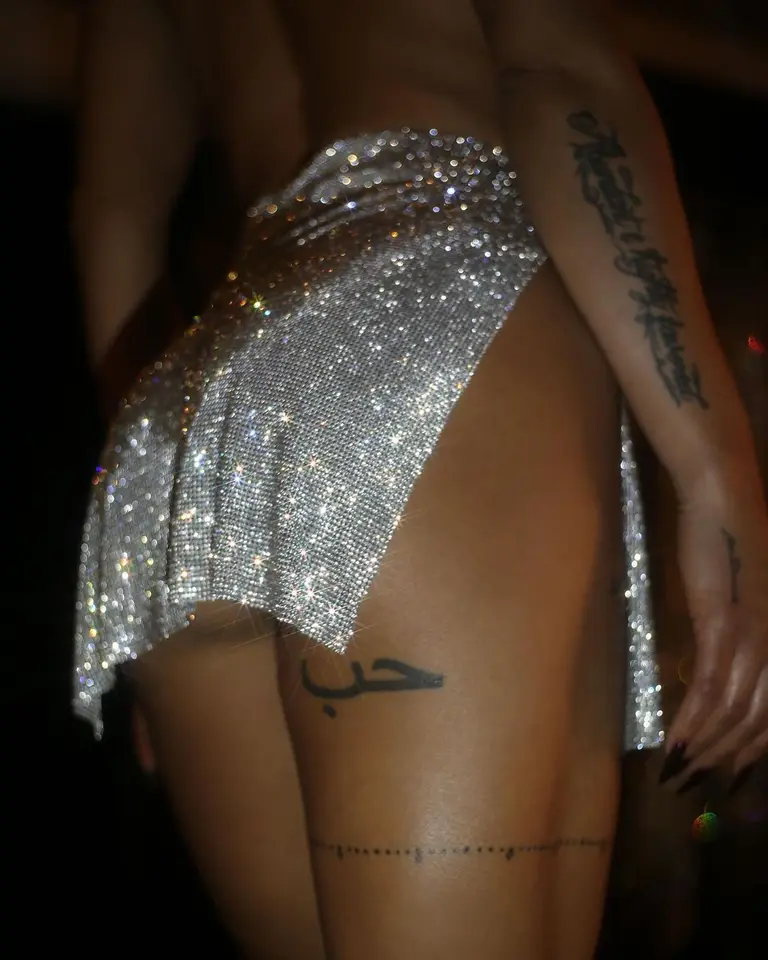 Luxusné plné diamanty trblietky Mini sukňa pre ženy sexy strana Split Metal Hollow Out krátke sukne Rave Festival Party Outfits