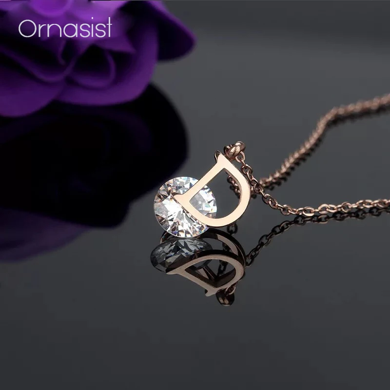 Luxusný AAA Zirkón z nehrdzavejúcej ocele Náhrdelník Osobnosť lesklý D Letter Prívesok Jednoduchý klenba Choker pre ženy sexy šperky