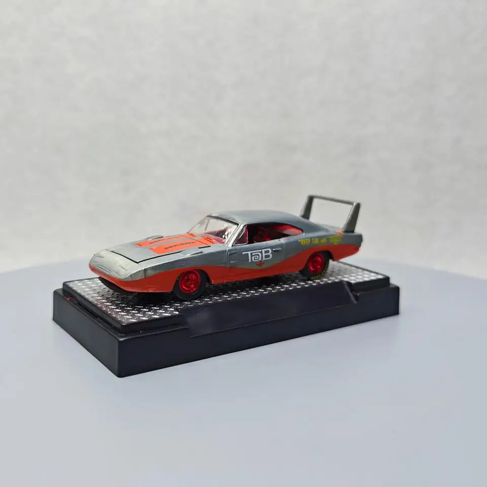 M2 stroje 1:64 1969 Dodge Warhorse Daytona Larnish Hidden Edition
