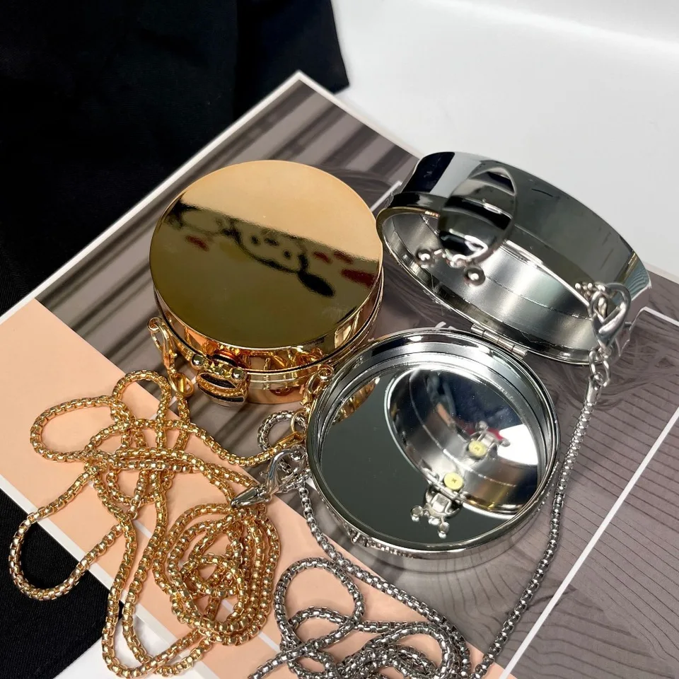 Malá peňaženka Kórejský štýl Round Crossbody Tašky Zlato/strieborná elegantná mini banketová retiazka shinny luxusná kovová rúžová taška Dievčatá