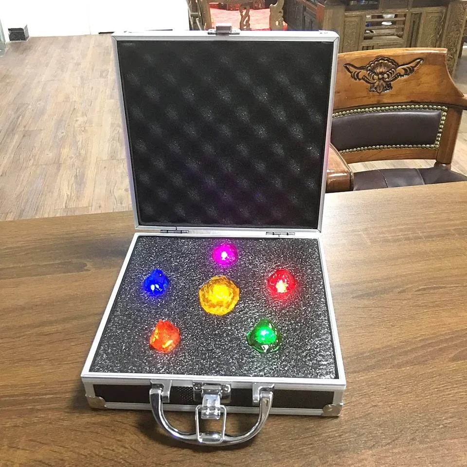[Marvel] Veľmi cool 1: 1 Super Hero Thanos Infinity Gauntlet Rukavice s LED ľahkým drahokamom v boxe Cosplay kostým party darček