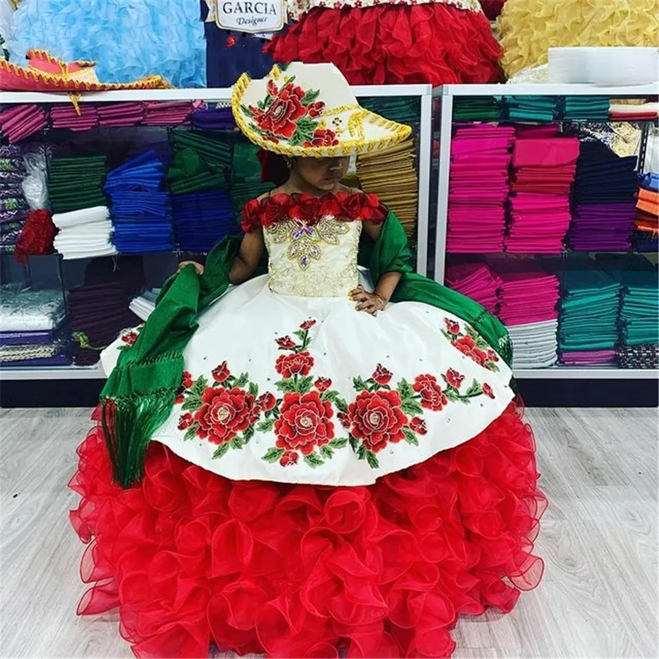 Mexické deti Mini Quinceanera šaty Charro Organza Aplikácie kvetinové dievčatá šaty pre svadby