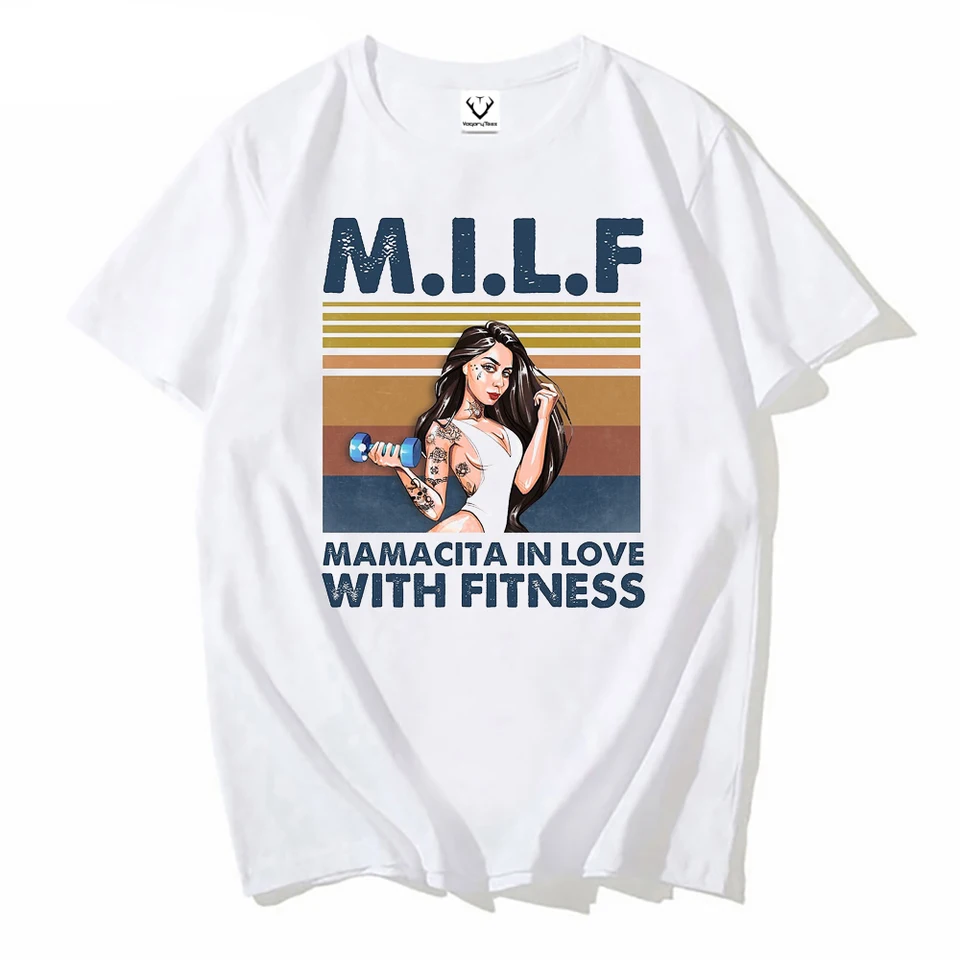 MILF MAMACITA Zamilovaný do fitness latinská mama milenec milenec Essential Trič