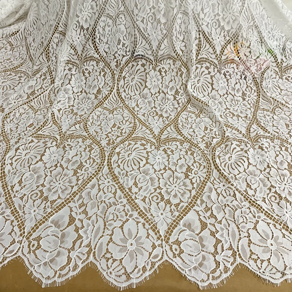 Mimo biele šaty šijací materiál 2023 Nový veľký tvar srdca Nové ruky Lace Lace Lace 3 metre dlhé na kus