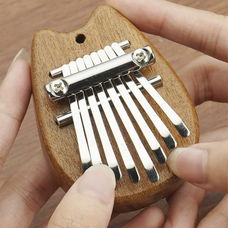 Mini Thumb Piano 8 Key Mini Kalimba Vynikajúci prst prenosný prenosný hudobný prívesok darček 8 Kľúčové klávesové hračky