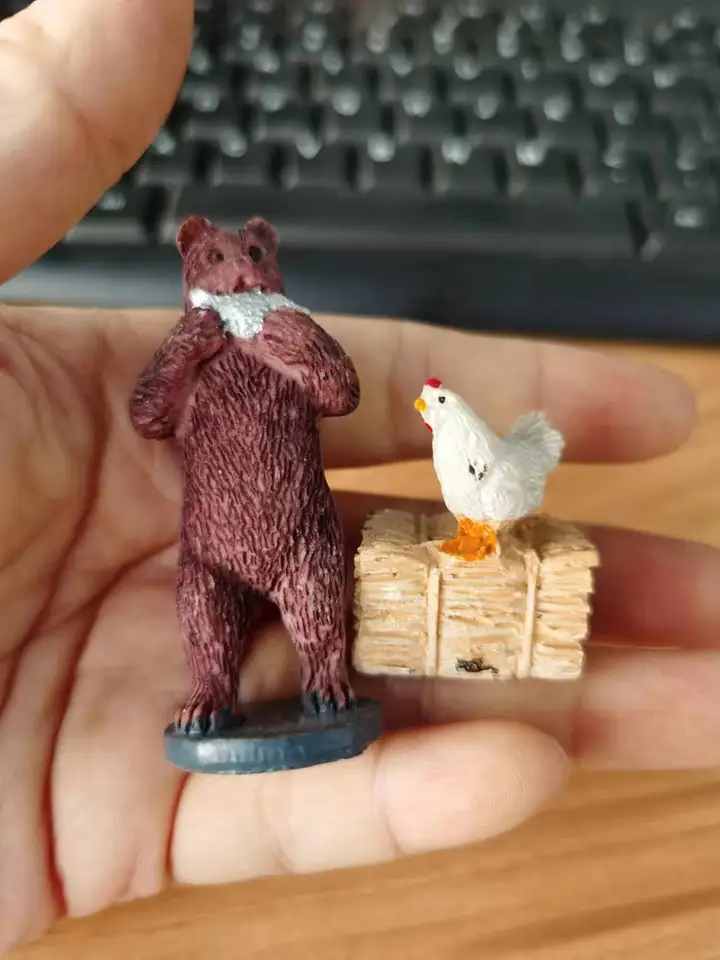 Mini živicia postava mentálny psychologický pieskový stôl Game Box Court Therapy Bear a Chick Hen 2pcs/Set