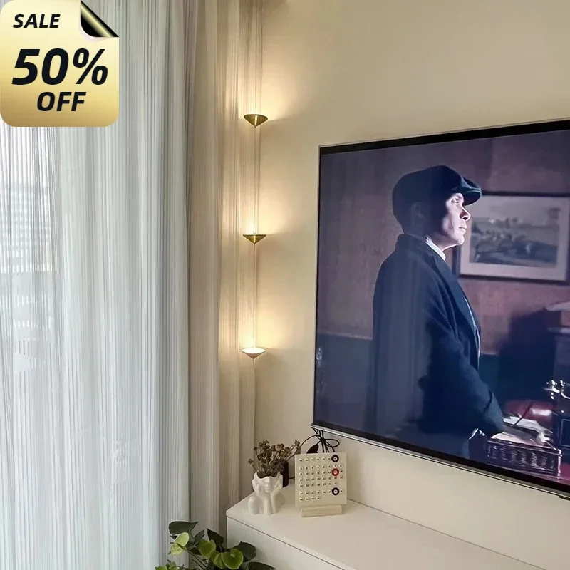 Minimalistická obývacia izba, chodba na stenu lampa 3 hlavy, dizajnérske zapojenie zadarmo kreatívna spálňa lôžko
