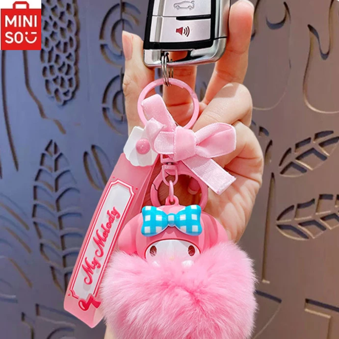 Miniso Sanrio Hello Kitty Car Fur Ball Keychain Cartoon Melody Kuromi Big Eared Dog Pudding Dog Dámske auto prívesok Keychain