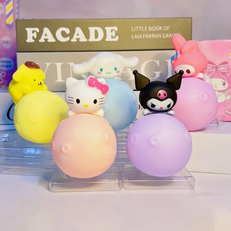 Miniso Sanrio Kuromi Moon Lamp POM Pom Purin Girl's Night Light Desktop ozdoba roztomilý detský darček Darček vianočný darček
