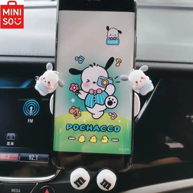 Miniso Sanrio Pachadog Car Air Outlet Mobilný telefón Opravený držiak karikatúry Pachadog navigácia navigáciu Multifunkcia konzoly