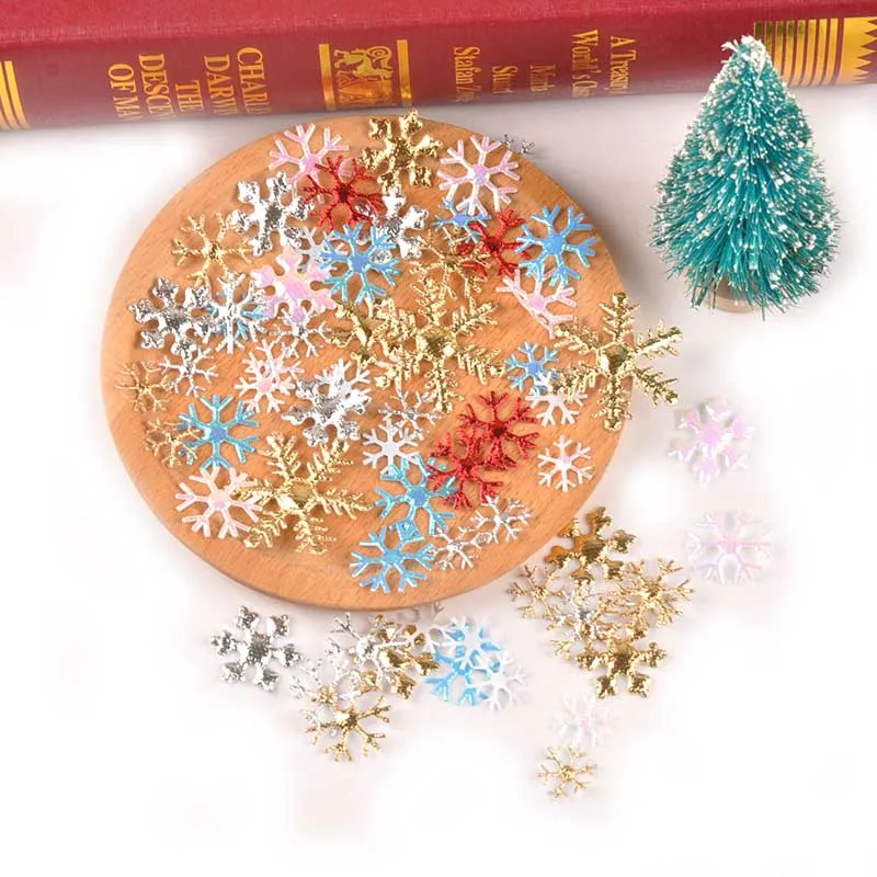 Mix Polyester Felt Snowflake Vianočná dekorácia netkaná patch aplikácia Craft Scrapbooking Polyester Cíter slepka 50ks C2324