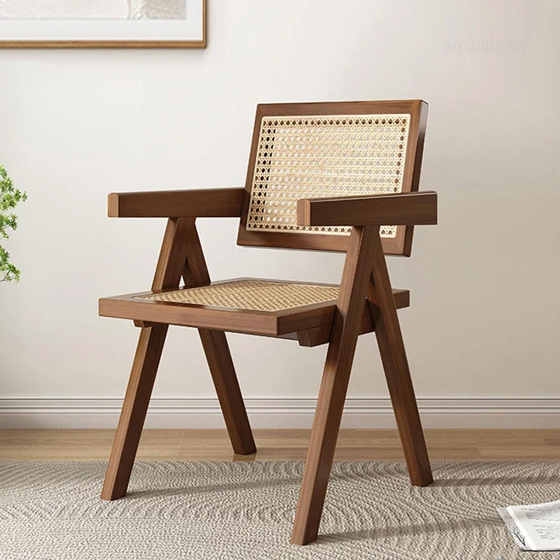 Moderné stravovacie stoličky pre chrbty B & B Priedušné stoličky Whith lakťové klietky Simple Rattan Design Dining Dover pre reštauráciu