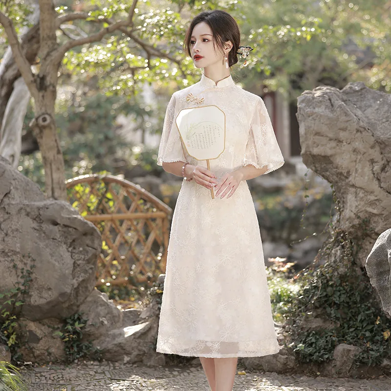 Moderné vylepšené čipky Cheongsam šifónové dámske dámske čínske večera qipao výšivka upravená ao dai Vietnam tradičné šaty 23415
