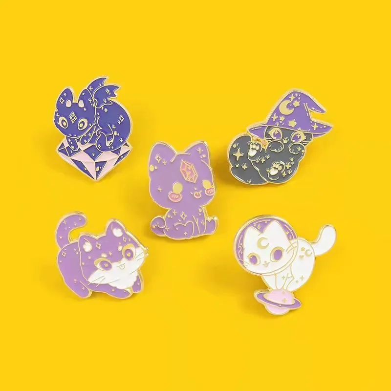 Moon Starry Sky Cat Cat Enamel Pin Purple čarodejnícke klobúky čarodejnícka mačka mačka brošňa pre ženy klopa pin kúzlo odznak šperky darček