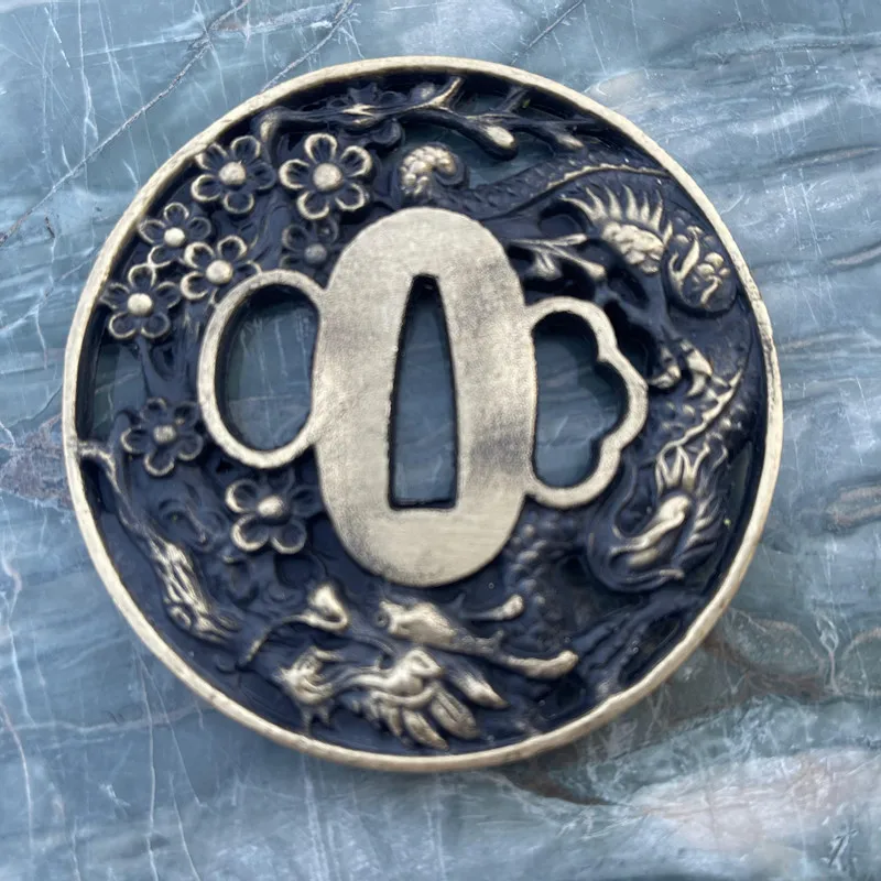 Mosadz Meihua Dragon Dragon Tsuba je vhodný pre japonský bojovník Sword Katana Entings