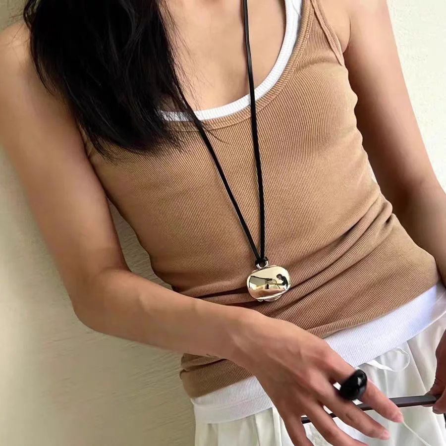 Mosadzný lanový retiazka prívesok Ženy Šperky dizajnér T Show Runway Gown Rare Ins Japan Kórejský trendy
