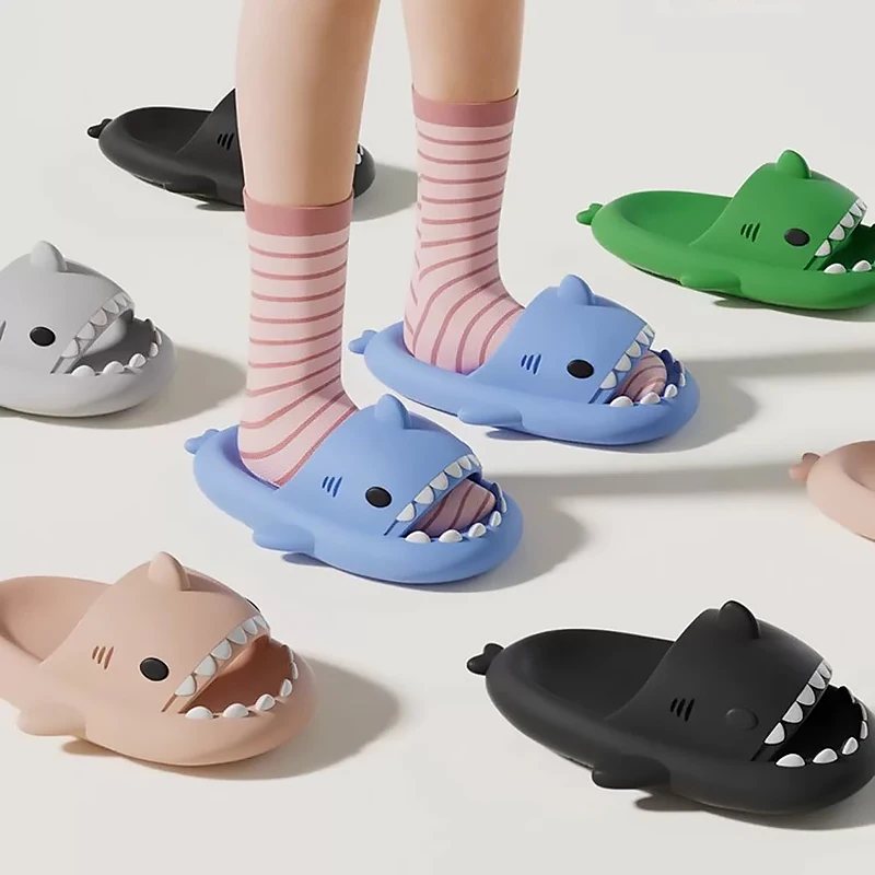 Muži stručné papuče žralokov Mužská vnútorná spálňa mäkké sandále Chlapče Kúpeľňa nekĺzanie hrubé solované snímky Funny Eva Flip Flops