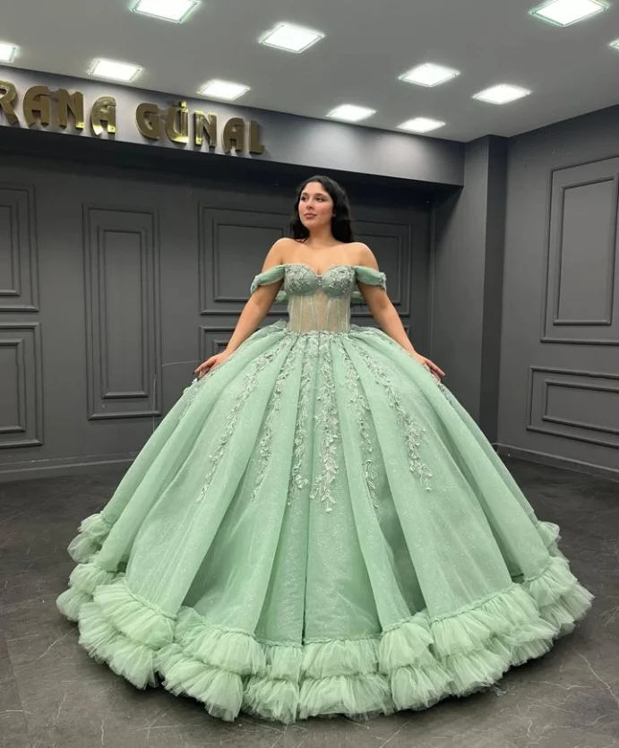 Mäkké zelené luxusné šaty quinceanera 2024 Jedno rameno sladký vlak korálkový lace čipka princezná Vestido quinceañera