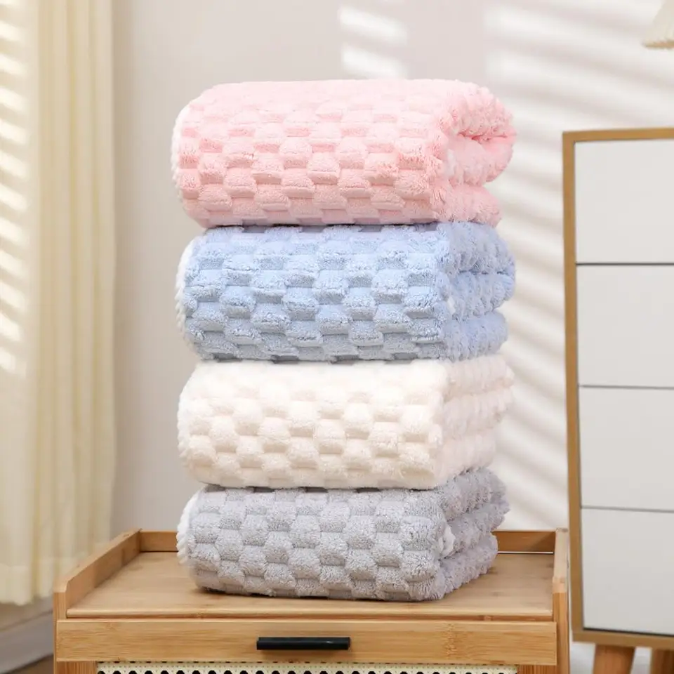Mäkký koralový zamatový uterák Čýr na zhrubnutie uterák ľahký prístrešok Color Spevnené domácnosti Absorbent ľahké mäkké na to, že nie sú uteráky F5F9