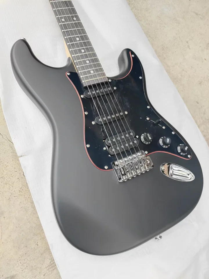 Módna matná čierna elektrická gitara, špičková a elegantná, veľmi populárna u všetkých.