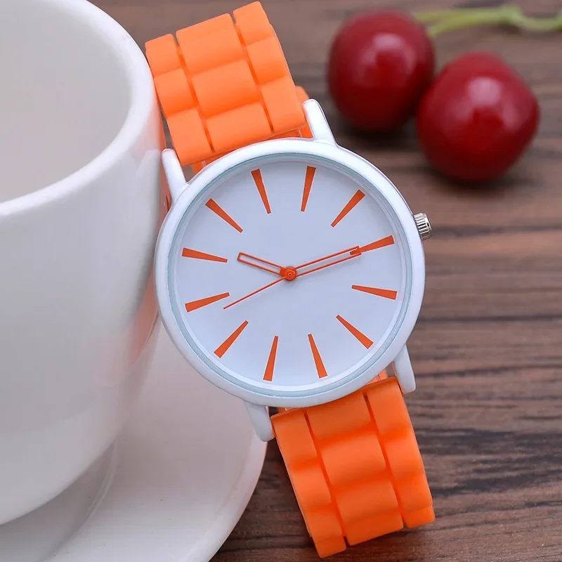 Módna ultratenná dutina Out Pointer Silikone Watch for Girls Female Student Watch Jelly Ladies Quartz Watch Reloj Para Mujer