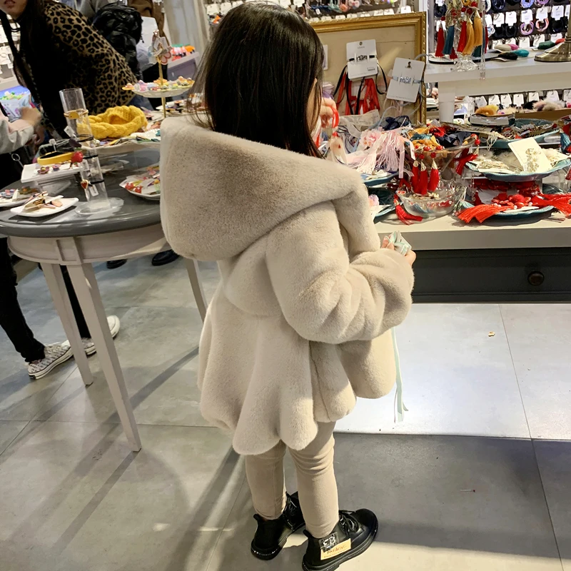Módna zimná zimná kožušina Coats pre dievčatá s dlhým rukávom s kapucňou teplou bundou na vianočné večierky Kids kožušina Outwear Clothing TZ52