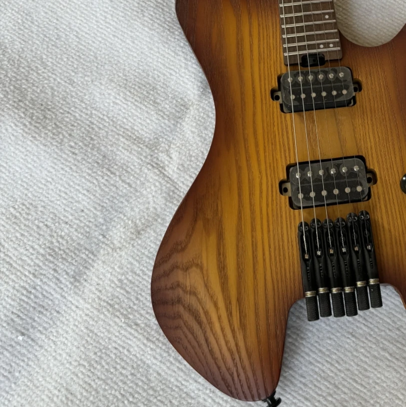 Na sklade Acepro vylepšená slnečná farba bezhlavá elektrická gitara 2 Humbuckers pražený javorový krk, fraty z nehrdzavejúcej ocele Guitarra