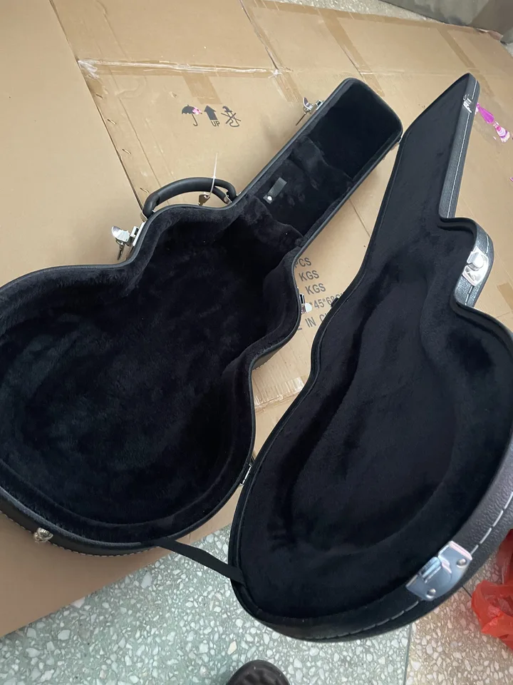 Na sklade hardcase predávajte s gitarou, ak ju kúpite, len potrebujete pridať nejaké peniaze