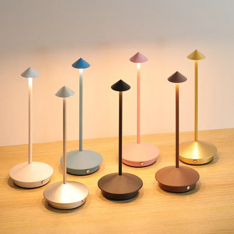 Nabíjateľná stolová lampa typu-