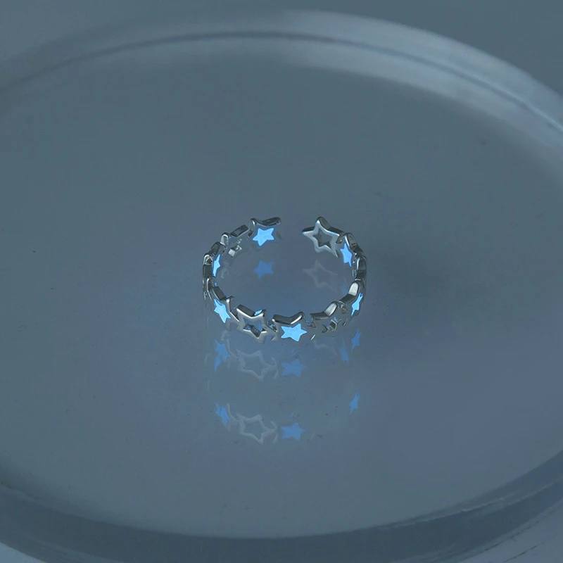 Nastaviteľná dutá srdcová hviezda Luminous Ring Glow v tmavých strieborných farbách Rings for Women Friends darček vintage módne šperky prsteň
