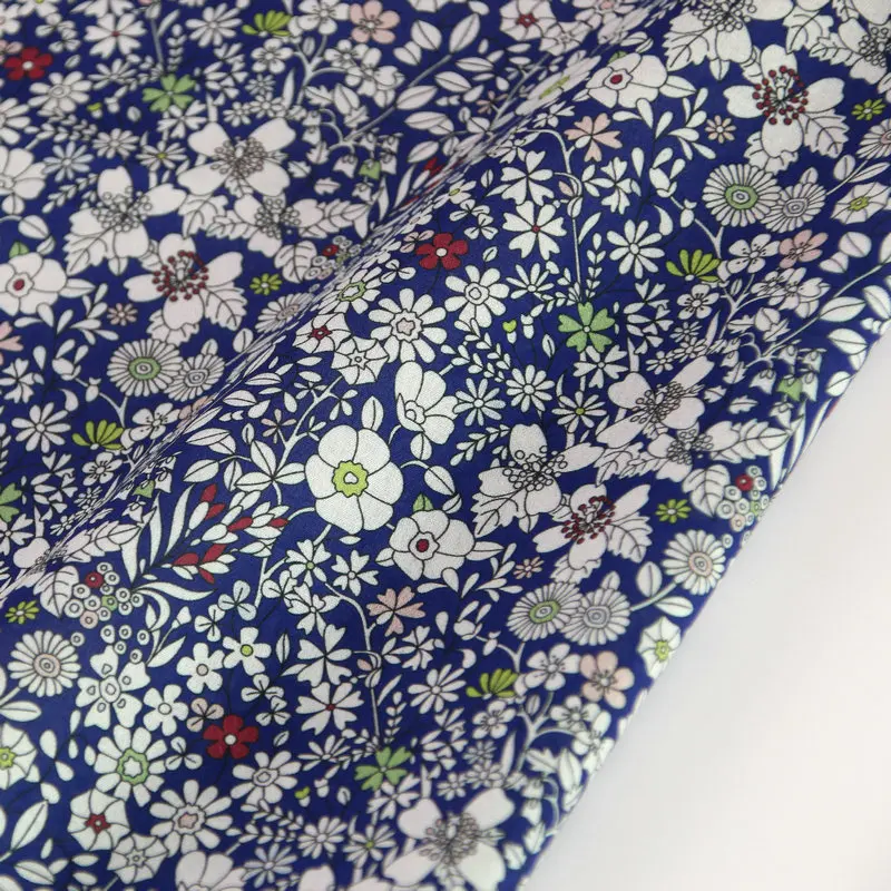Navy June's Meadow Print Liberty Liberty Floral London Liberty Cotton Tana Lawn Custom Fabric Tlač pre detské šaty