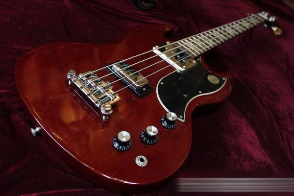 New Cherry Red 4 Strings SG Bass Electric Guitar Doprava zdarma Rosewood Fretboard Heavy Zvuk vysokokvalitná krása populárna hudba