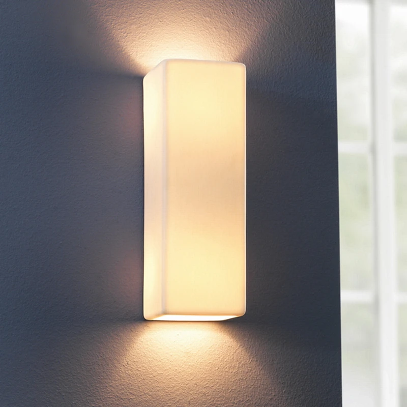 Norda modernej bielej steny Lighting's Nord prináša škandinávsky porcelánovú verandu Svetelovú nočnú uličku Schodie Sonce s žiarovkou