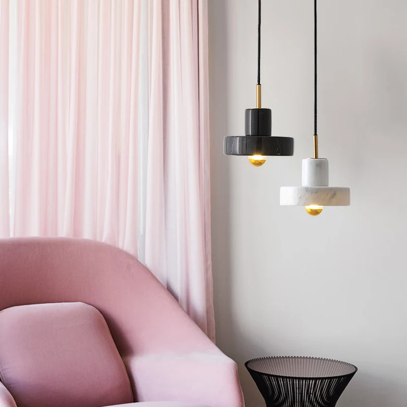 Nordic Light Luxury Iron Art Mramor E27 Prívesok lampa vhodná pre jedálenskú spálňu pohovku a jednoduchá malá prívesková lampa