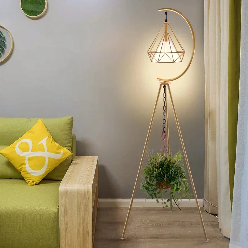 Nordic Modern Black Golden Triangle LED vertikálna stolová lampa obývacia izba pohovka dekoratívna rohová lampa lôžko čítanie svetlo