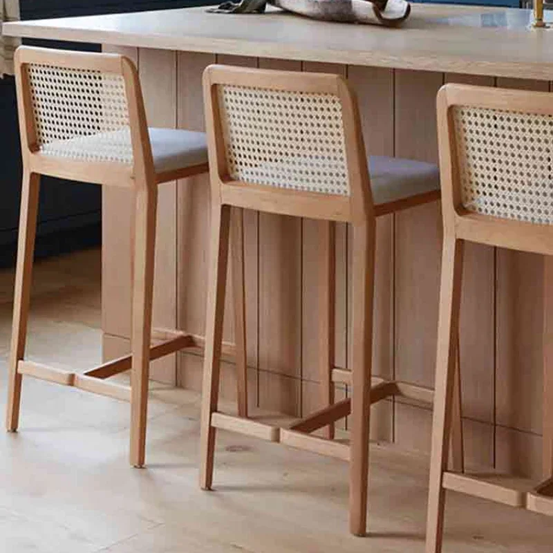 Nordické masívne drevo barové stoličky Minimalistické domáce svetlo Luxusné barové stoličky Rattan tkané operadlá