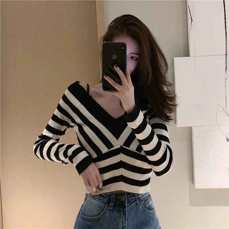Nová internetová celebrita Krátky pás Topokórejský štýl V-krk Pruhovaný pletený sveter s dlhým rukávom Sweater Trendy