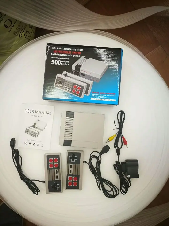 Nová mini retro klasická konzola videohier Vstavaná 500 hier 8 Bit Pal & NTSC Family TV vrecká Hráča Dvojité gamepady