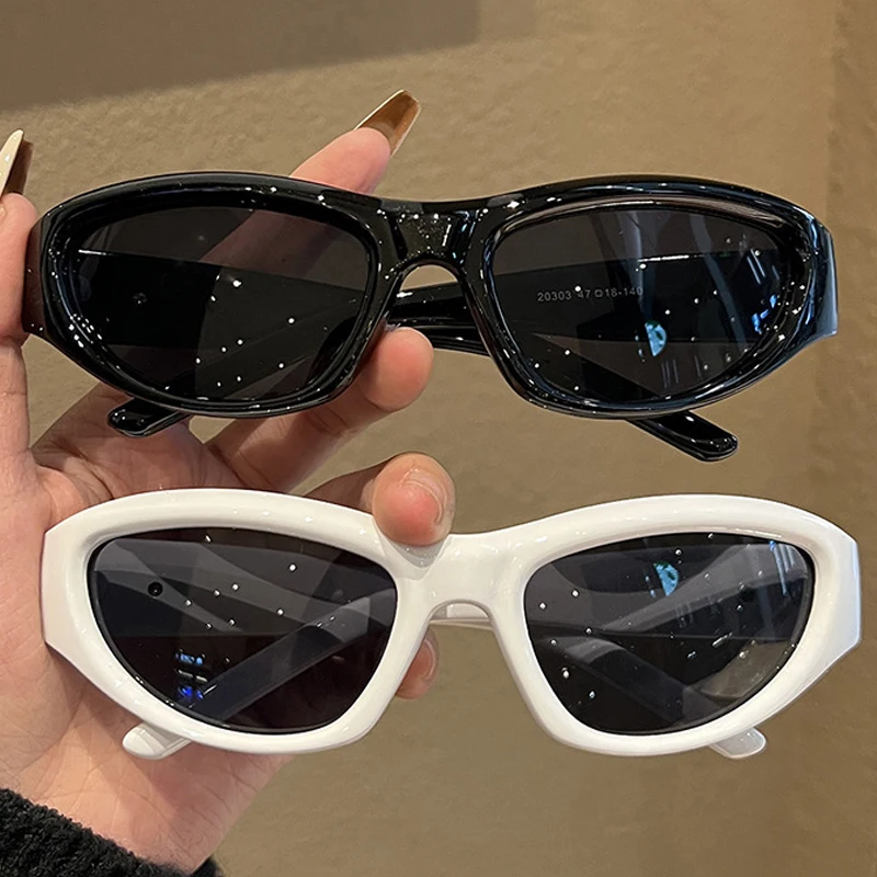 Nová móda Y2K Punk Cat Eye Slnečné okuliare Malé rámové slnečné okuliare UV400 Steampunk očné okuliare módy módne módne okuliare Streetwear