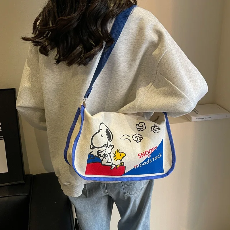 Nová snoopy veľká kapacita sedlová taška na rameno tašku Študent Crossbody Dumpling Bag všestranná karikatúra plátno pre ženy