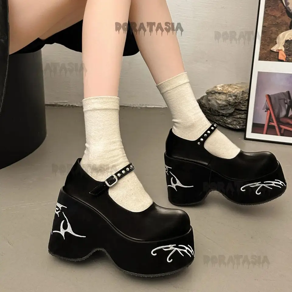 Nová značka Mary Jane Pumps High podpätky Kliny pracky na špičke Platforma topánky pre ženu jarný punk goth lolita cosplay pumpy