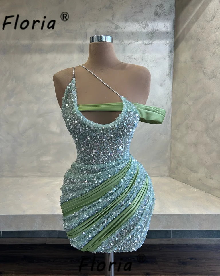 Nová špeciálna mätová zelená ohromujúca flitre koktail šaty halter spangly korálky krátke narodeniny Bodycon narodeniny šaty ples žena 2024