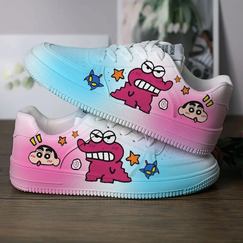 Nové kawaii pastelky Shin-Chan Graffiti Skate Shoe Suve Anime ľahká móda Low-top Board topánky pre priedušné biele topánky