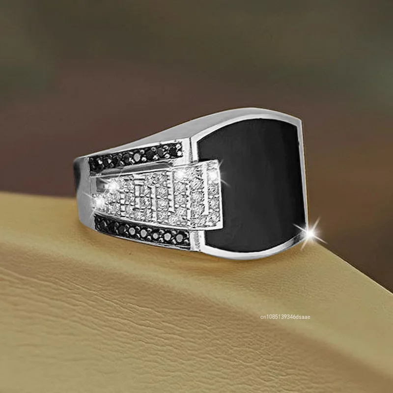 Nové klasické pánske prsteň módne kovové zlaté farby Vlákno Čierny kameň zirkón Punk Rings for Men Svadobné svadobné luxusné šperky