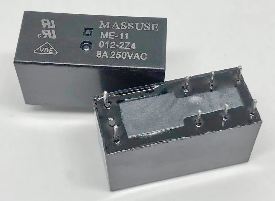 NOVÉ ME-11 012-2Z4 (115F-2C-12V-8A) relé 8 kolíkov