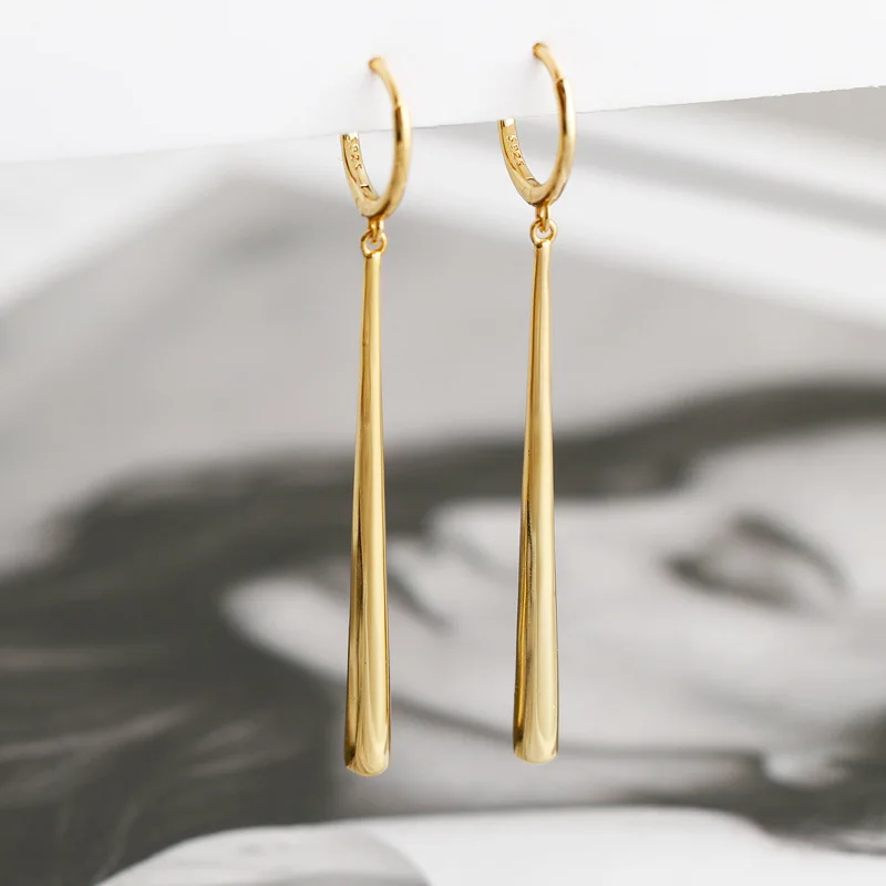 Nové módy Dlhý prívesok Drop Cuitrings for Women Glosy Tiny Huggie Elegantná žena vise