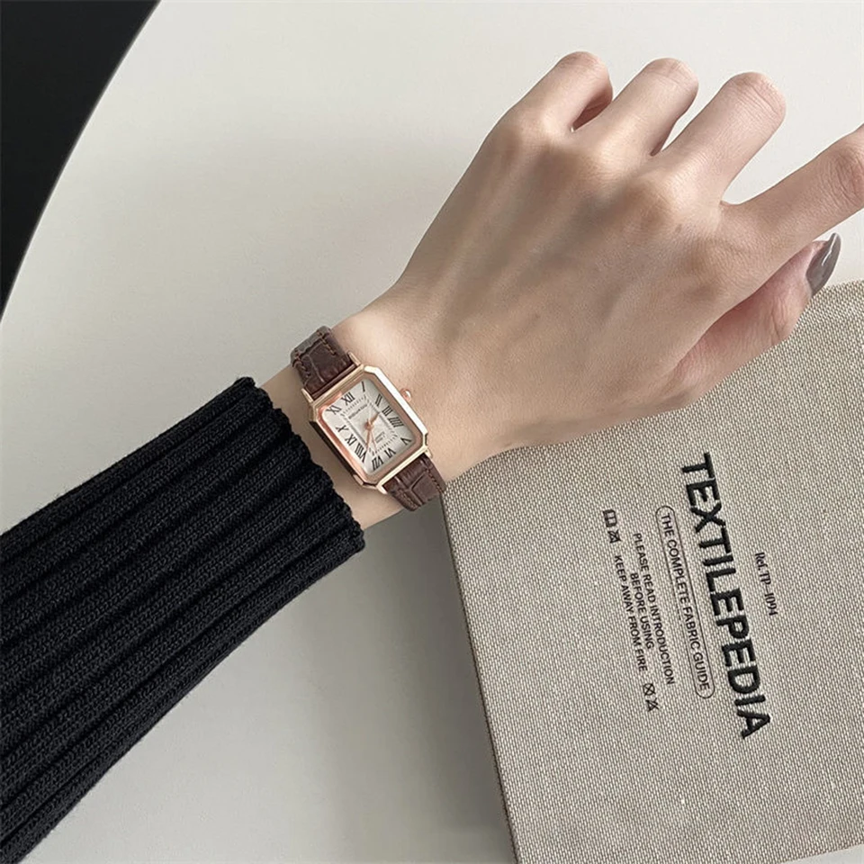 Nové príležitostné dámske hodinky Square Dial Dial Roat Srap Quartz Hodinky pre ženy módne vodotesné náramkové hodinky dámske hodiny darček