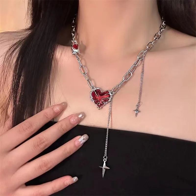 Nové červené srdce Patchwork hviezdy Tassel náhrdelníky Ženy Premium Sense Sweet Cool Light Luxury Sto náhrdelníkov Party Darčeky